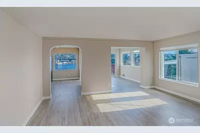 1732 Dexter Avenue N, Seattle, WA 98109 - Photo 9