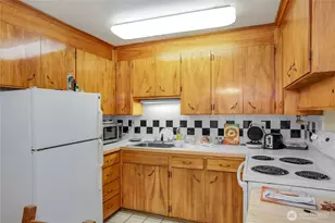 5030 15th Ave NE, Seattle, WA 98105 - Photo 5