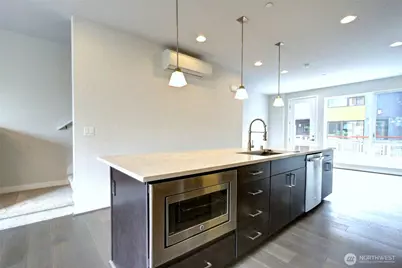 6542 32nd Avenue NE #B, Seattle, WA 98115 - Photo 3