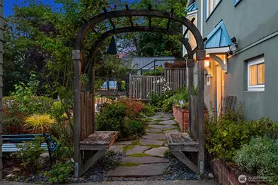 1718 Palm Avenue SW, Seattle, WA 98116 - Photo 37