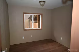 1438 NE Steele Creek Dr, Bremerton, WA 98311 - Photo 17