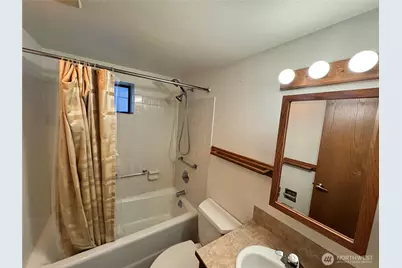 1730 Dexter Avenue N, Seattle, WA 98109 - Photo 15
