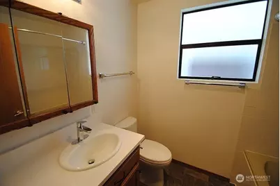 1730 Dexter Avenue N, Seattle, WA 98109 - Photo 11