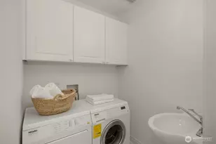 1102 Bellevue Way SE, Bellevue, WA 98004 - Photo 15
