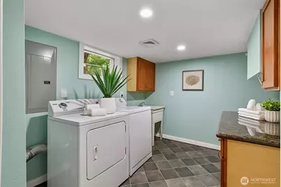 8800 Ravenna Avenue NE, Seattle, WA 98115 - Photo 17