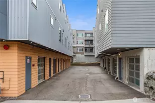 2377 Harbor Ave SW, Seattle, WA 98126 - Photo 3