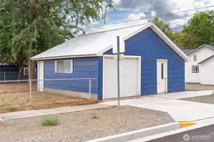 2 S Elm St, Omak, WA 98841 - Photo 15
