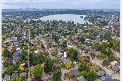 8055 Corliss Avenue N, Seattle, WA 98103 - Photo 29