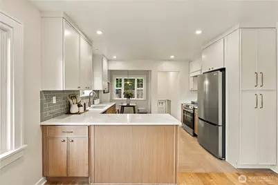 8055 Corliss Avenue N, Seattle, WA 98103 - Photo 9