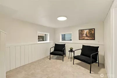 8055 Corliss Avenue N, Seattle, WA 98103 - Photo 17