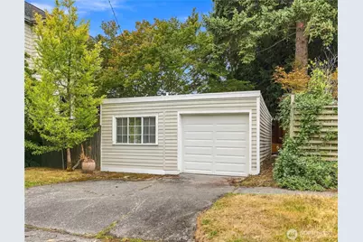 8055 Corliss Avenue N, Seattle, WA 98103 - Photo 27