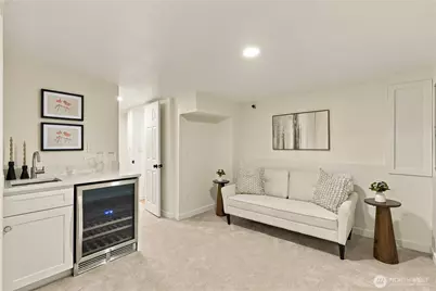 8055 Corliss Avenue N, Seattle, WA 98103 - Photo 21