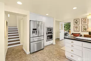 2534 NE 94th St, Seattle, WA 98115 - Photo 13