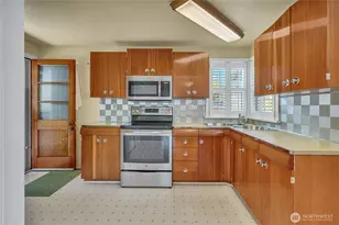 11752 20th Ave NE, Seattle, WA 98125 - Photo 9