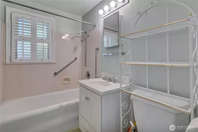 11752 20th Avenue NE, Seattle, WA 98125 - Photo 17
