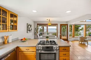 12205 Shorewood Dr SW, Burien, WA 98146 - Photo 9