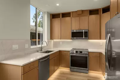 10331 B Ashworth Avenue N, Seattle, WA 98133 - Photo 3