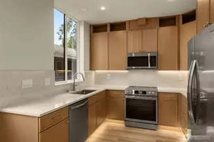 10331B Ashworth Ave N, Seattle, WA 98133 - Photo 3