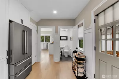 1612 5th Avenue N, Seattle, WA 98109 - Photo 13