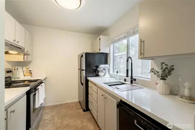 4801 180th Street SW #B206, Lynnwood, WA 98037 - Photo 3