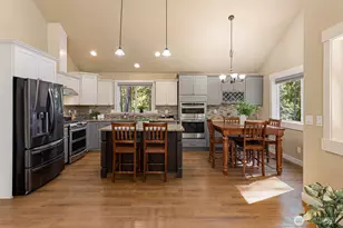 7981 SE Mossy Pond Ct, Olalla, WA 98359 - Photo 3