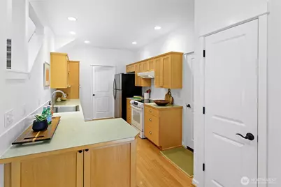 1870 Sakai Village Loop #28, Bainbridge Island, WA 98110 - Photo 3