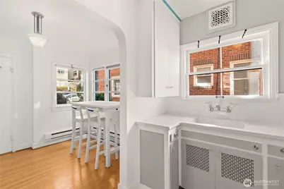 2717 Franklin Avenue E #102, Seattle, WA 98102 - Photo 17