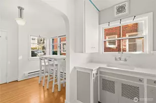 2717 Franklin Ave E, Seattle, WA 98102 - Photo 17