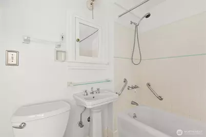 2717 Franklin Avenue E #102, Seattle, WA 98102 - Photo 19