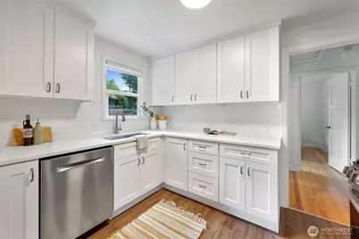 8044 38th Avenue NE, Seattle, WA 98115 - Photo 13