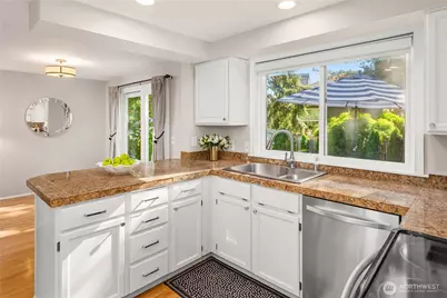 24201 38th Place SE, Sammamish, WA 98029 - Photo 11