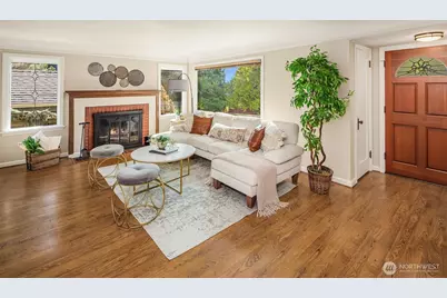 7812 Stone Avenue N, Seattle, WA 98103 - Photo 3