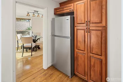 7812 Stone Avenue N, Seattle, WA 98103 - Photo 9