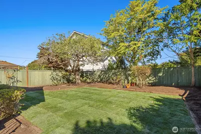 7812 Stone Avenue N, Seattle, WA 98103 - Photo 25