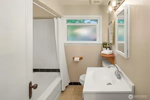 7812 Stone Ave N, Seattle, WA 98103 - Photo 11