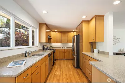 11040 Alton Avenue NE, Seattle, WA 98125 - Photo 17