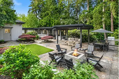 2716 106th Place SE, Beaux Arts Village, WA 98004 - Photo 1