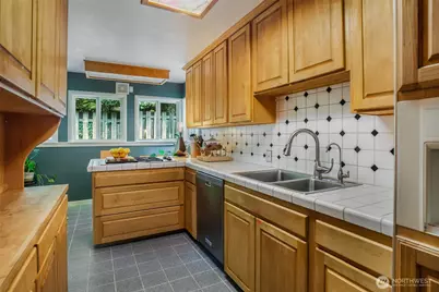 916 Harvard Avenue E, Seattle, WA 98102 - Photo 11
