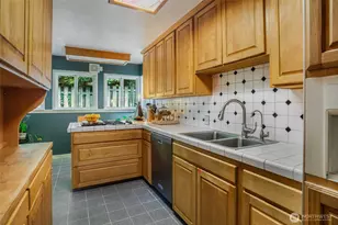 916 Harvard Ave E, Seattle, WA 98102 - Photo 11