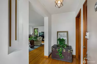 916 Harvard Avenue E, Seattle, WA 98102 - Photo 3
