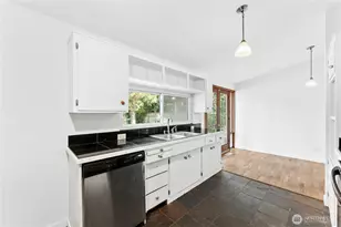 12220 NE 73rd St, Kirkland, WA 98033 - Photo 9