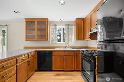 10707 47th Street E, Edgewood, WA 98372 - Photo 11