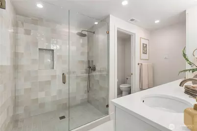 12009 Palatine Avenue N, Seattle, WA 98133 - Photo 23