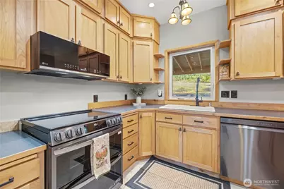 43131 Mountain Hwy E, Eatonville, WA 98328 - Photo 9