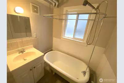 819 6th Avenue N, Seattle, WA 98109 - Photo 19
