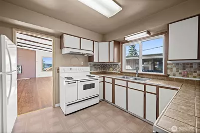 2124 E 17th Street, Bremerton, WA 98310 - Photo 17