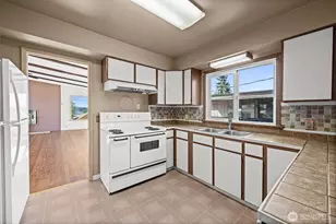 2124 E 17th St, Bremerton, WA 98310 - Photo 17