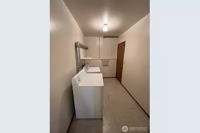 13807 Greenwood Avenue N, Seattle, WA 98133 - Photo 37