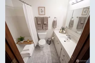 13807 Greenwood Avenue N, Seattle, WA 98133 - Photo 13