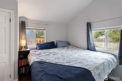 3018 Hollywood Avenue NE, Bremerton, WA 98310 - Photo 11
